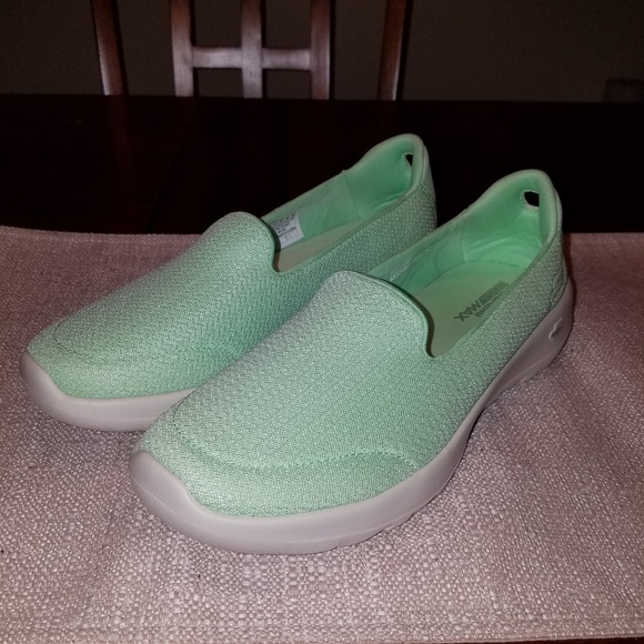 skechers goga max green